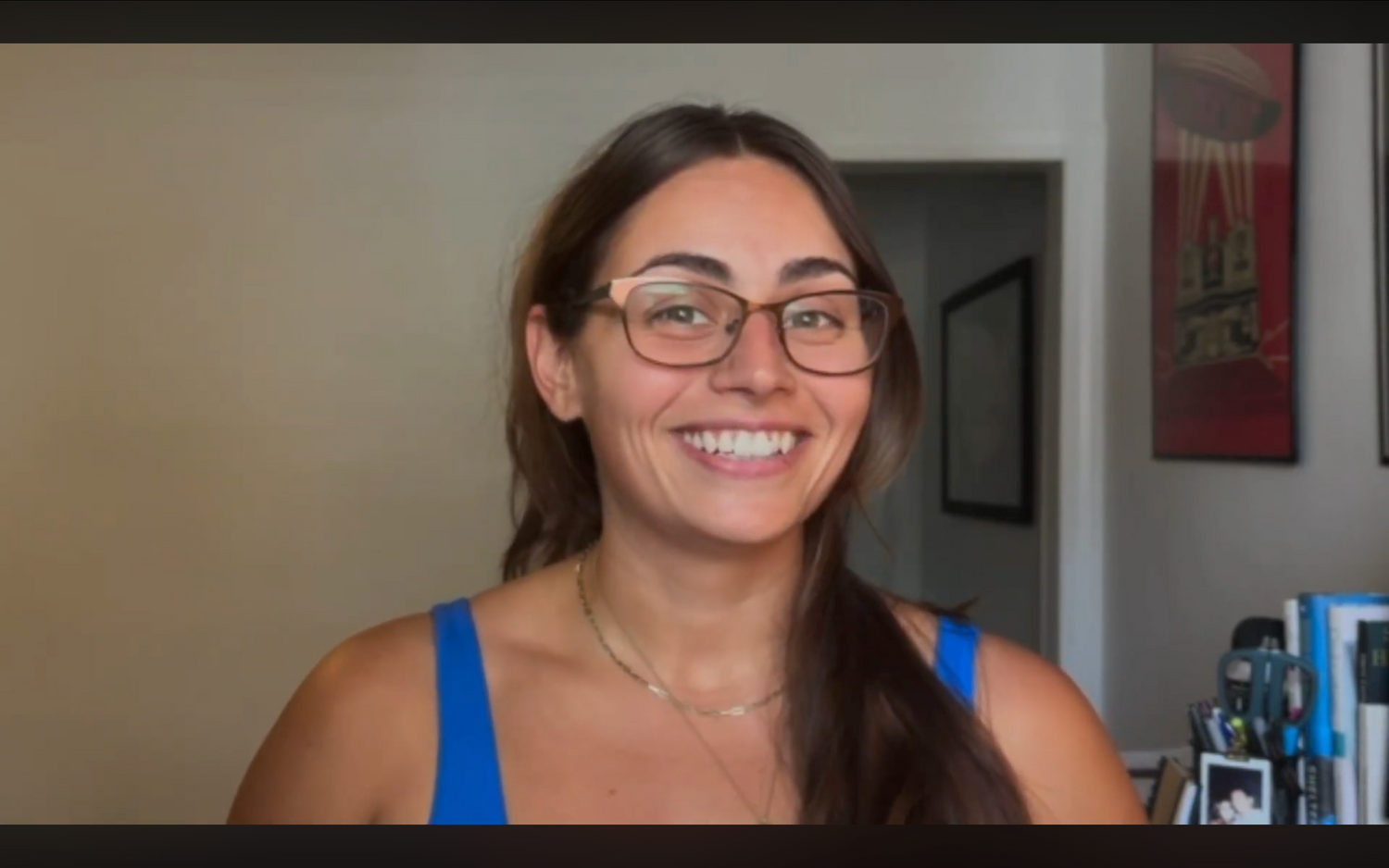 Describe the video for customers using screen readers