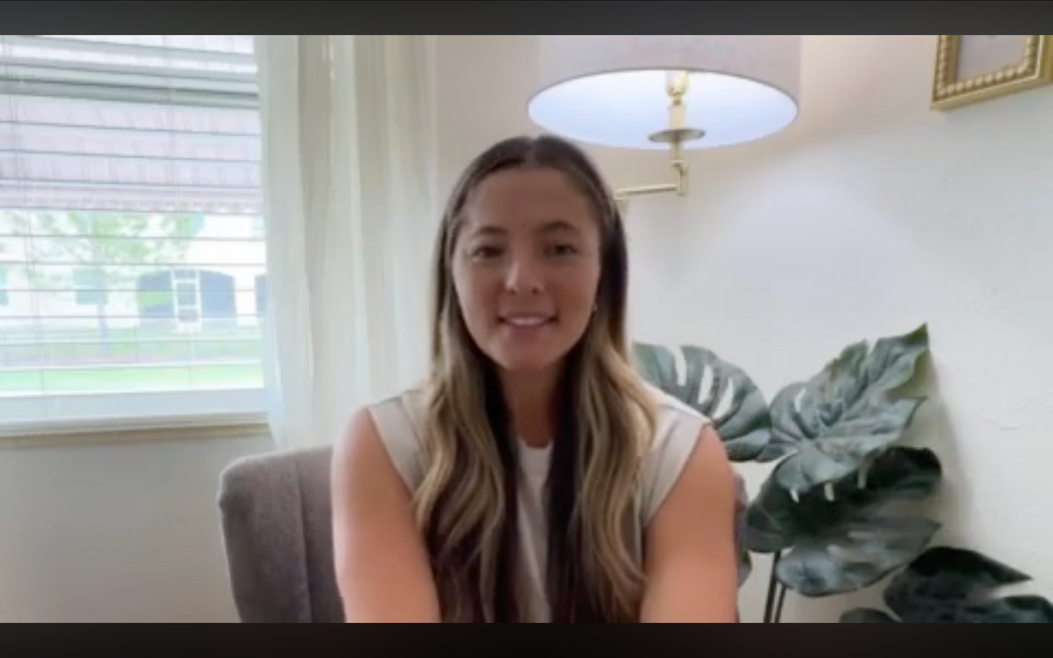 Describe the video for customers using screen readers